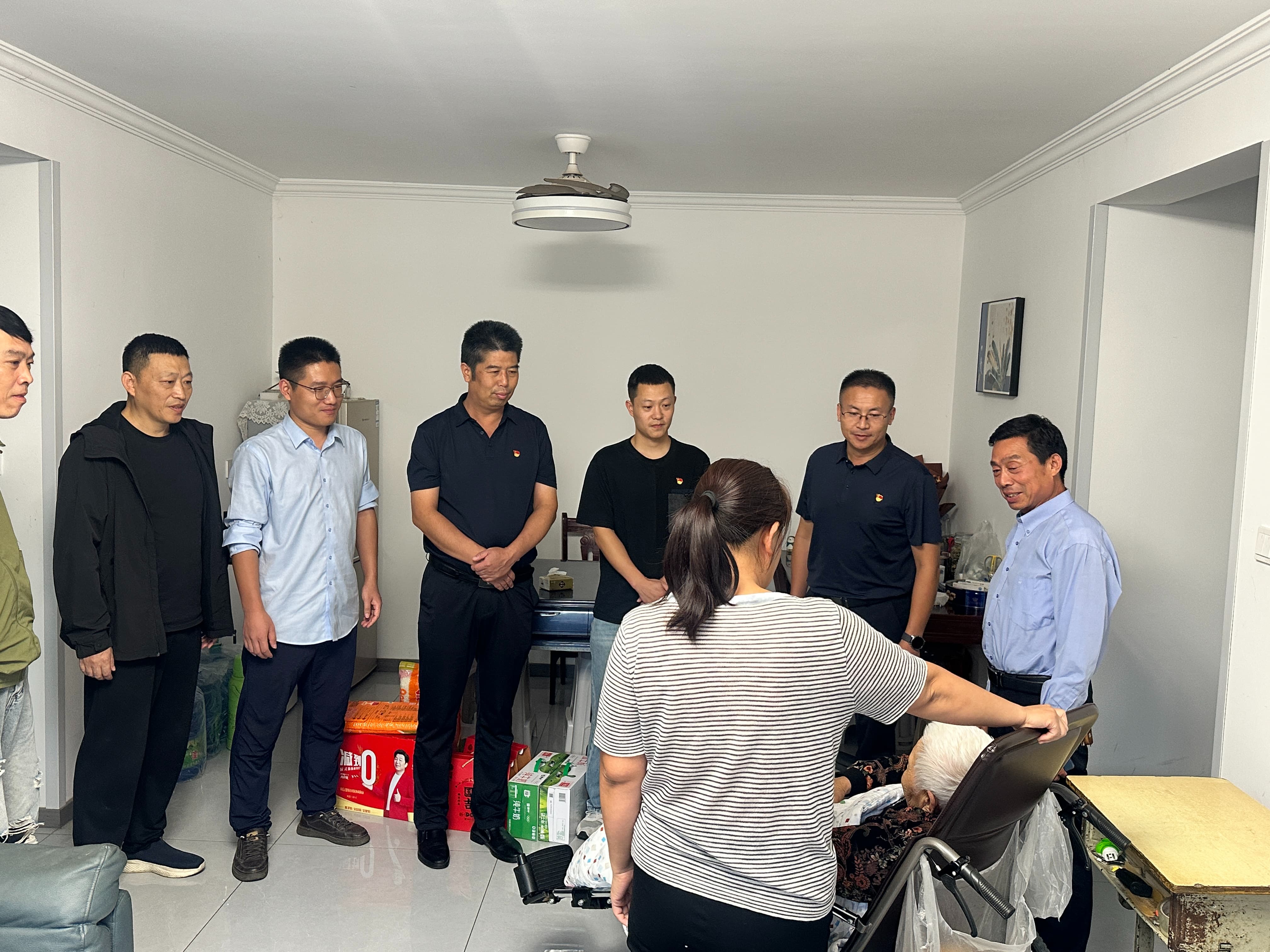 情暖中秋：江苏明湖公司走访社区困难家庭，传递企业关怀 